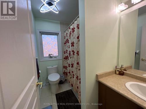 3050 Doyle Street, Mississauga, ON - Indoor Photo Showing Bathroom