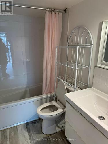2104 - 25 Trailwood Drive, Mississauga, ON - Indoor Photo Showing Bathroom