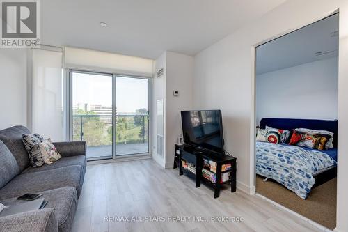 712 - 160 Flemington Road, Toronto, ON - Indoor Photo Showing Living Room