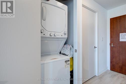 712 - 160 Flemington Road, Toronto, ON - Indoor Photo Showing Laundry Room