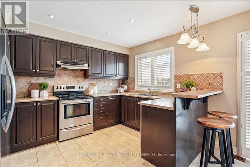 1009 Holdsworth Crescent, Milton, ON - Indoor Photo Showing Kitchen With Double Sink