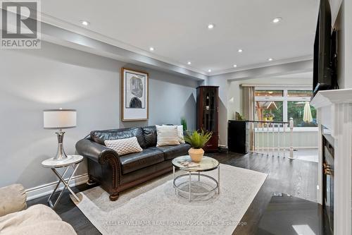 6484 Miller'S Grove, Mississauga, ON - Indoor Photo Showing Living Room