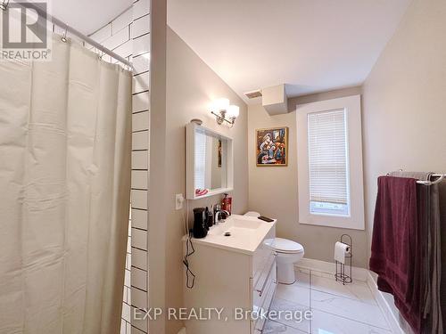 29 Ashley Street, Hamilton, ON - Indoor Photo Showing Bathroom