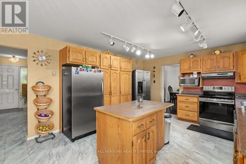 19 Golfview Drive, Bancroft, ON - Indoor Photo Showing Kitchen