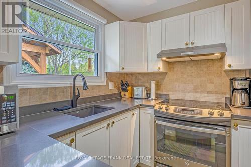 6 Ellard Court, Kawartha Lakes, ON - Indoor Photo Showing Kitchen