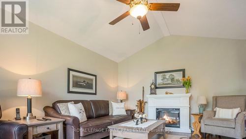 6 Ellard Court, Kawartha Lakes, ON - Indoor Photo Showing Living Room With Fireplace