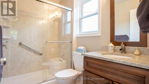 6 Ellard Court, Kawartha Lakes, ON - Indoor Photo Showing Bathroom
