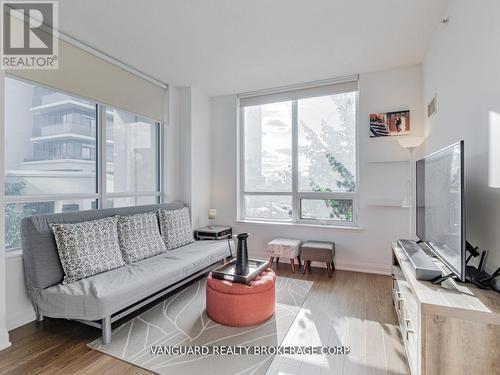 208 - 75 North Park Road, Vaughan, ON - Indoor Photo Showing Living Room