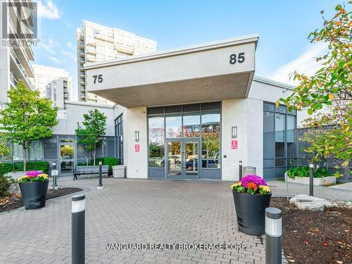 208 - 75 North Park Road, Vaughan, ON - Outdoor