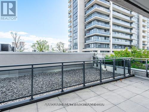 208 - 75 North Park Road, Vaughan, ON - Outdoor