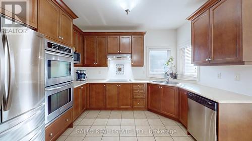 107 Pondmede Crescent, Whitchurch-Stouffville, ON - Indoor Photo Showing Kitchen With Double Sink