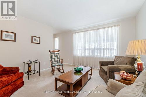 22 Avondale Boulevard, Brampton, ON - Indoor Photo Showing Living Room