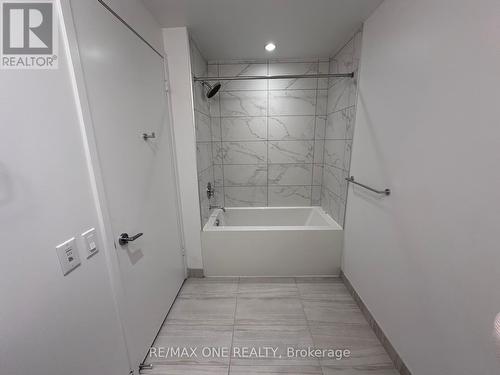 1511 - 898 Portage Parkway, Vaughan, ON - Indoor Photo Showing Bathroom