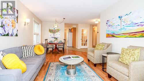 137 Dean Avenue, Barrie (Painswick South), ON - Indoor Photo Showing Living Room