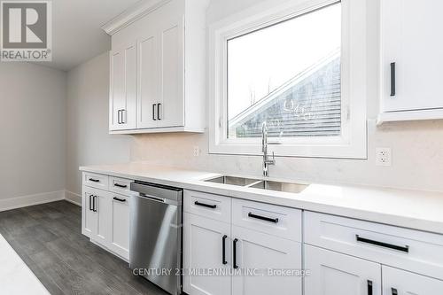 18 Lakeshore Road, Wasaga Beach, ON - Indoor Photo Showing Kitchen With Double Sink