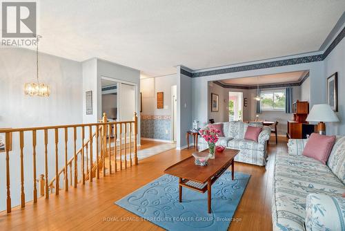 17 Leo Boulevard, Wasaga Beach, ON - Indoor Photo Showing Living Room