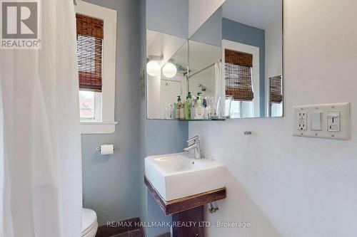 20 Glasgow Street, Toronto, ON - Indoor Photo Showing Bathroom