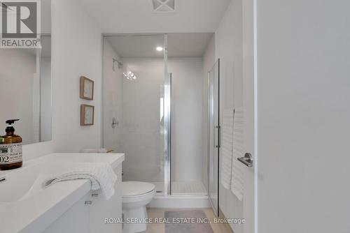 2504 - 2550 Simcoe Street N, Oshawa, ON - Indoor Photo Showing Bathroom