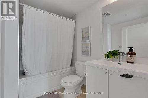 2504 - 2550 Simcoe Street N, Oshawa, ON - Indoor Photo Showing Bathroom
