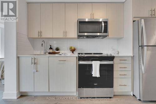 2504 - 2550 Simcoe Street N, Oshawa, ON - Indoor Photo Showing Kitchen With Stainless Steel Kitchen