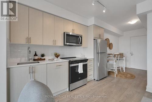 2504 - 2550 Simcoe Street N, Oshawa, ON - Indoor Photo Showing Kitchen With Stainless Steel Kitchen