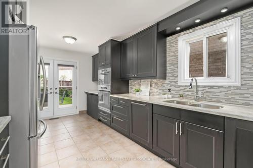 3455 Cherrington Crescent, Mississauga, ON - Indoor Photo Showing Kitchen With Double Sink With Upgraded Kitchen