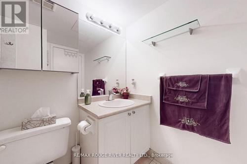 717 - 1200 The Esplanade N, Pickering, ON - Indoor Photo Showing Bathroom