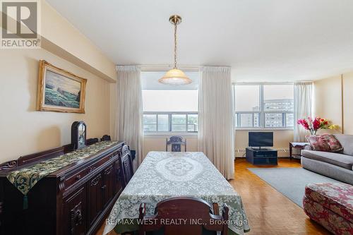 1109 - 451 The West Mall, Toronto, ON - Indoor Photo Showing Living Room