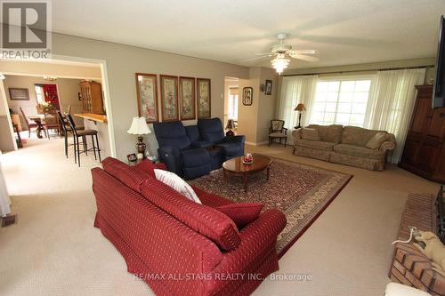 70 Balaclava Street, Kawartha Lakes, ON - Indoor Photo Showing Living Room