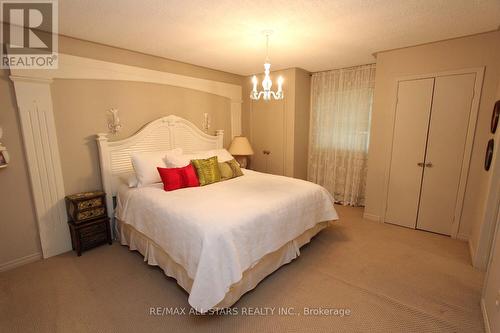 70 Balaclava Street, Kawartha Lakes, ON - Indoor Photo Showing Bedroom