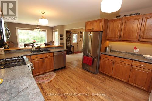 70 Balaclava Street, Kawartha Lakes, ON - Indoor Photo Showing Kitchen With Double Sink