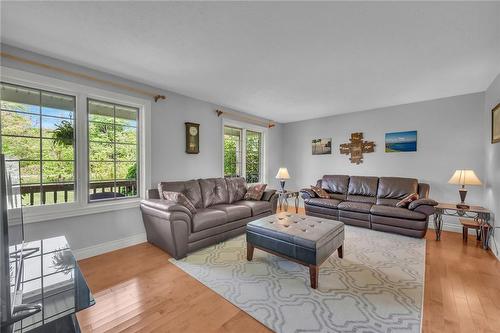 258 4Th Line, Caledonia, ON - Indoor Photo Showing Living Room