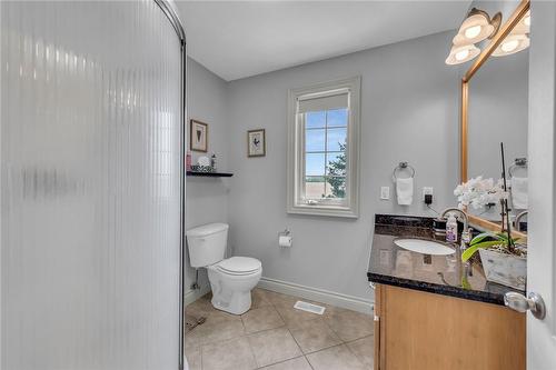 258 4Th Line, Caledonia, ON - Indoor Photo Showing Bathroom