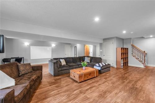 258 4Th Line, Caledonia, ON - Indoor Photo Showing Living Room