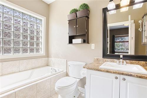 3669 Carver Street, Fort Erie, ON - Indoor Photo Showing Bathroom