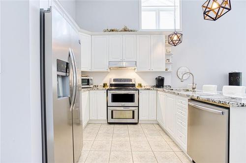 3669 Carver Street, Fort Erie, ON - Indoor Photo Showing Kitchen With Upgraded Kitchen