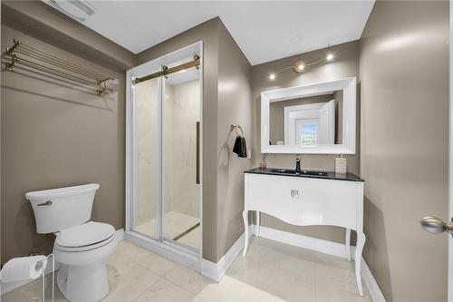 94 Seabreeze Crescent, Hamilton, ON - Indoor Photo Showing Bathroom