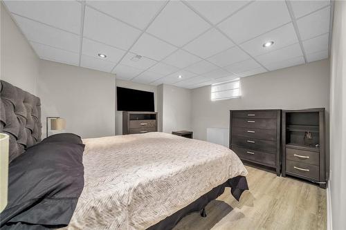 94 Seabreeze Crescent, Hamilton, ON - Indoor Photo Showing Bedroom