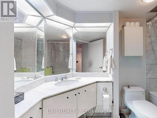 1010 - 38 Elm Street, Toronto, ON - Indoor Photo Showing Bathroom