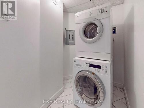 1010 - 38 Elm Street, Toronto, ON - Indoor Photo Showing Laundry Room