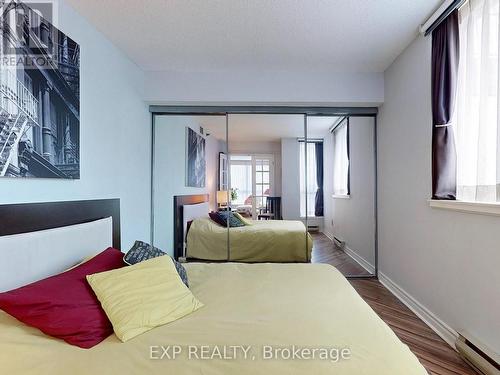 1010 - 38 Elm Street, Toronto, ON - Indoor Photo Showing Bedroom