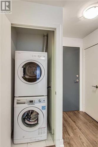 309 - 199 Richmond Street W, Toronto, ON - Indoor Photo Showing Laundry Room