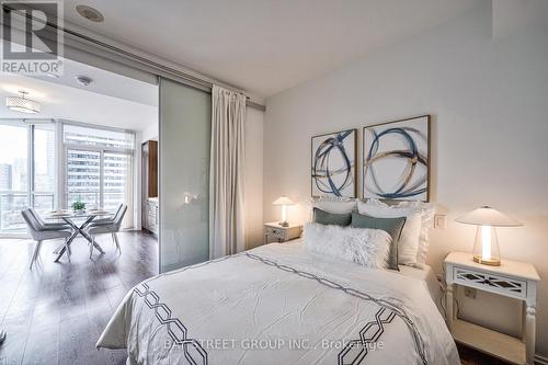 1015 - 45 Charles Street E, Toronto, ON - Indoor Photo Showing Bedroom