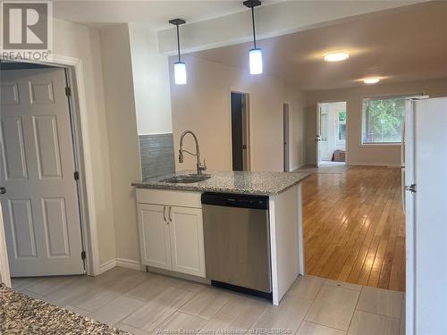 984 Ellrose Avenue, Windsor, ON - Indoor Photo Showing Kitchen