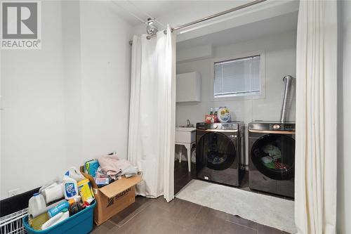 401 Hadfield Crescent, Sarnia, ON - Indoor Photo Showing Laundry Room