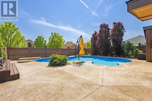 401 Hadfield Crescent, Sarnia, ON - Outdoor With In Ground Pool With Backyard