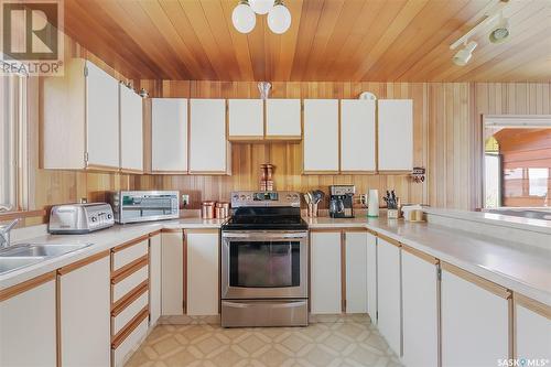 401 Lakeview Crescent, Saskatchewan Beach, SK - Indoor Photo Showing Kitchen