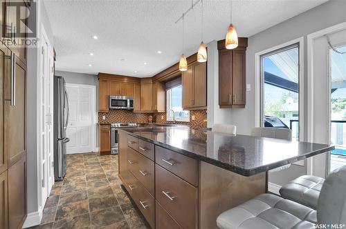54 Mayfield Road, Regina, SK - Indoor Photo Showing Kitchen With Upgraded Kitchen