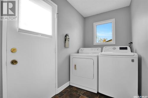54 Mayfield Road, Regina, SK - Indoor Photo Showing Laundry Room
