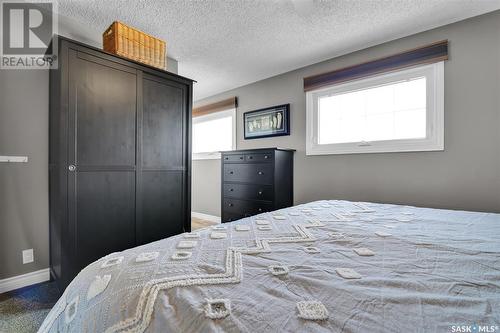 54 Mayfield Road, Regina, SK - Indoor Photo Showing Bedroom